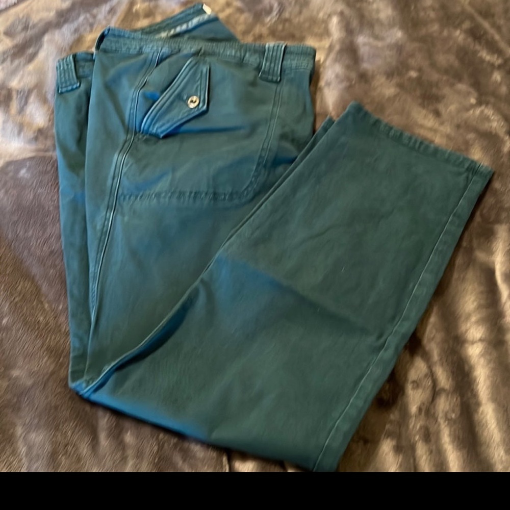 Torrid blue-green cropped pants